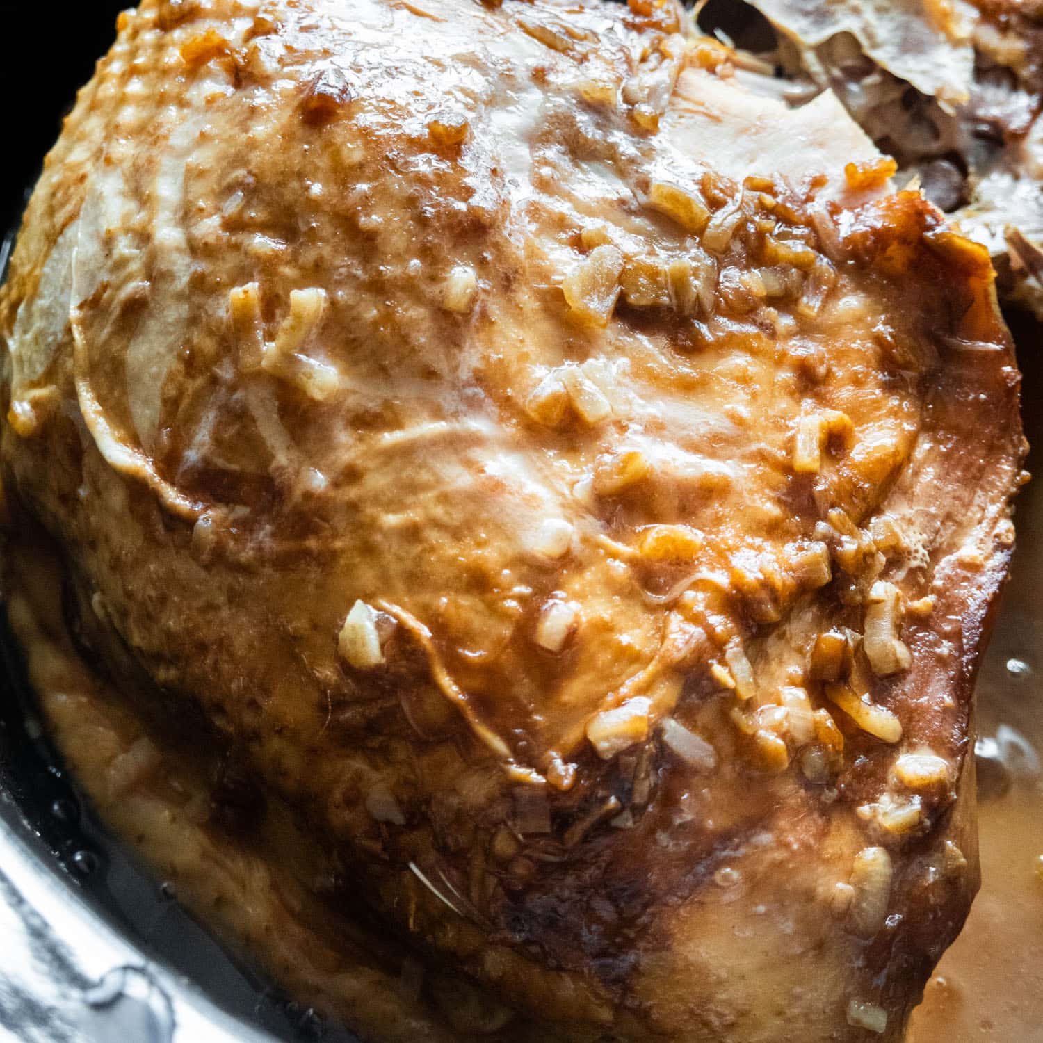Holiday Hero: Effortless 7-Hour Crockpot Turkey with Gravy